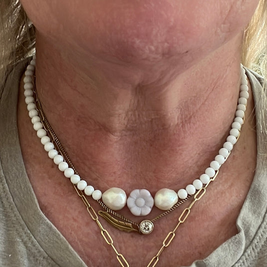 Flower pearl necklace
