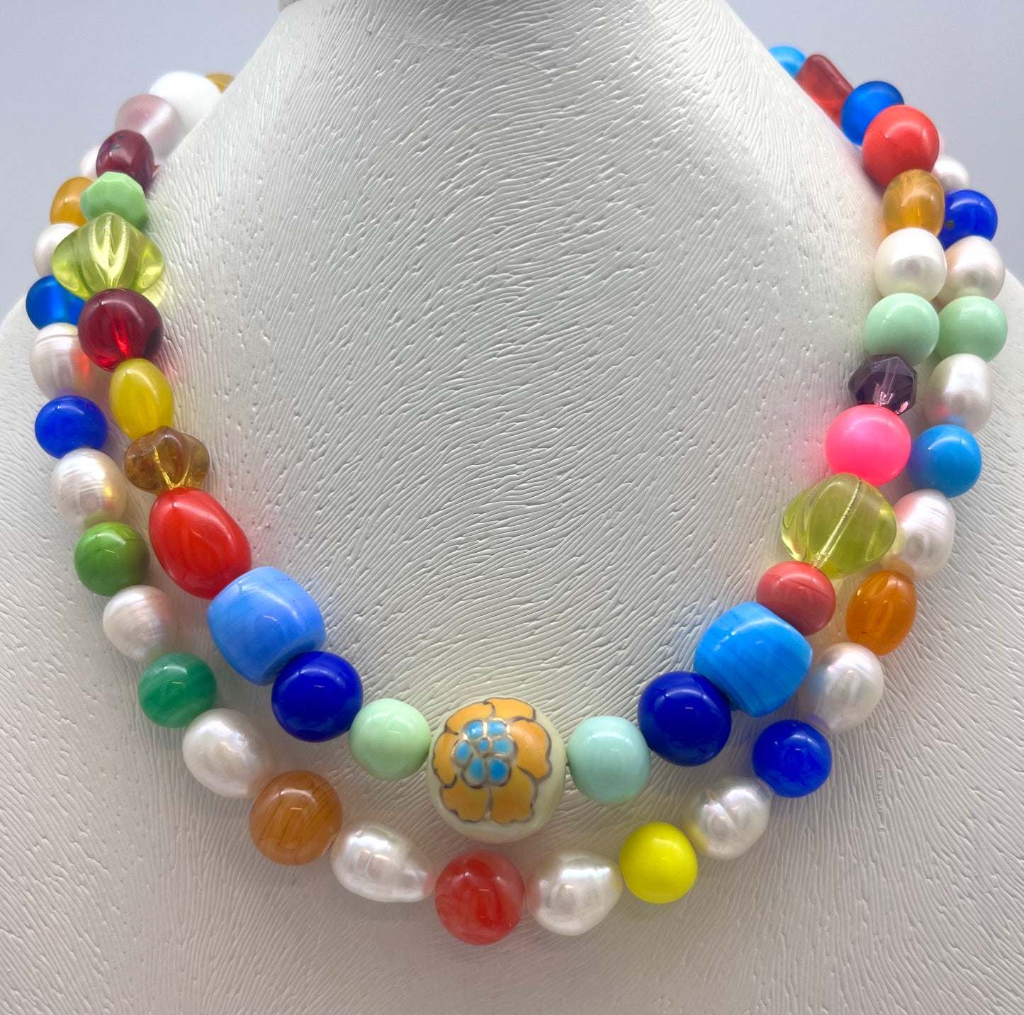 Dot Daisy necklace